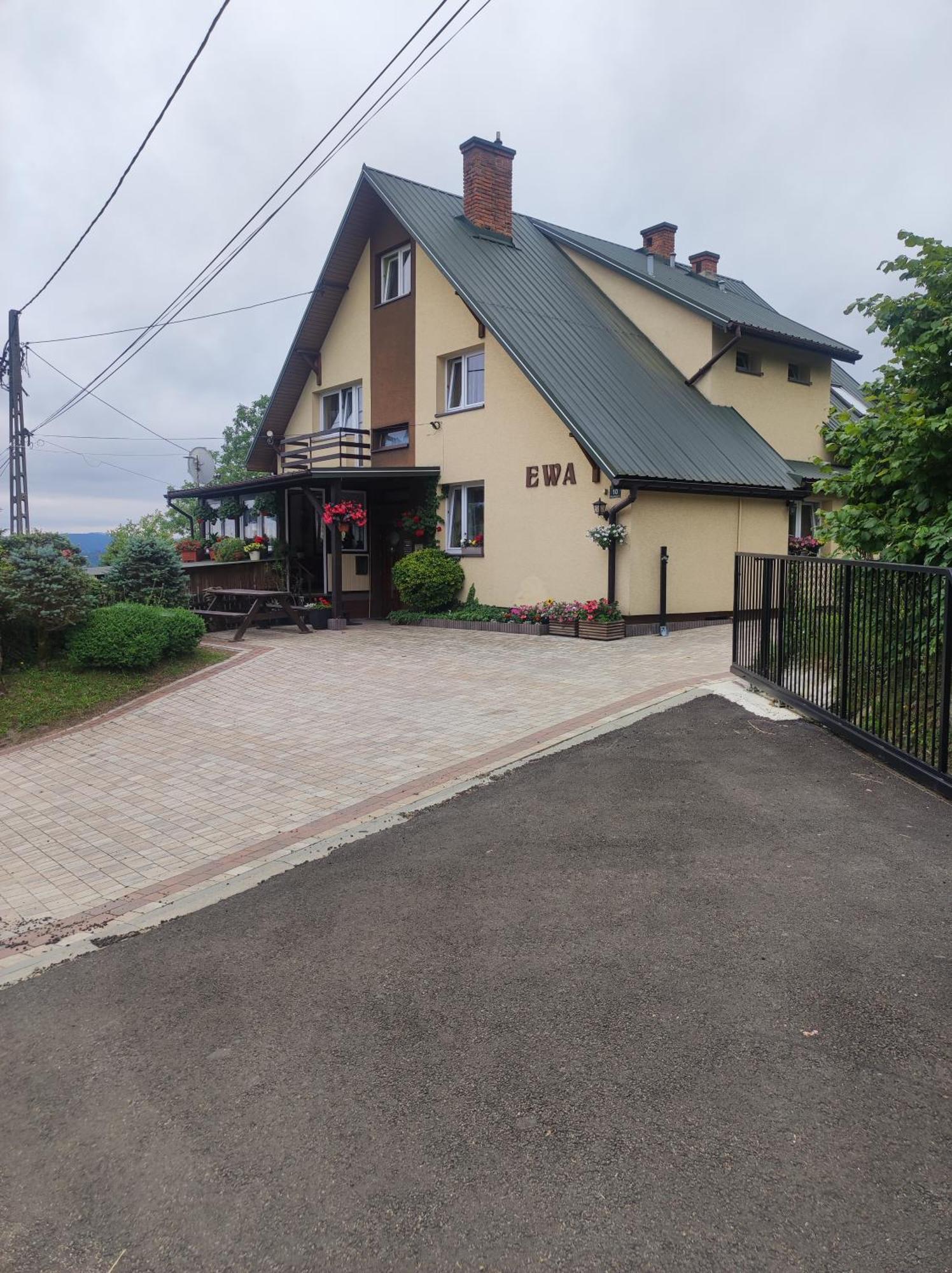 Dom Goscinny Ewa - Noclegi W Polanczyku Екстериор снимка
